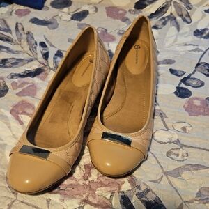 Giani Bernini Tan Wedge Shoes with Rounded Toe